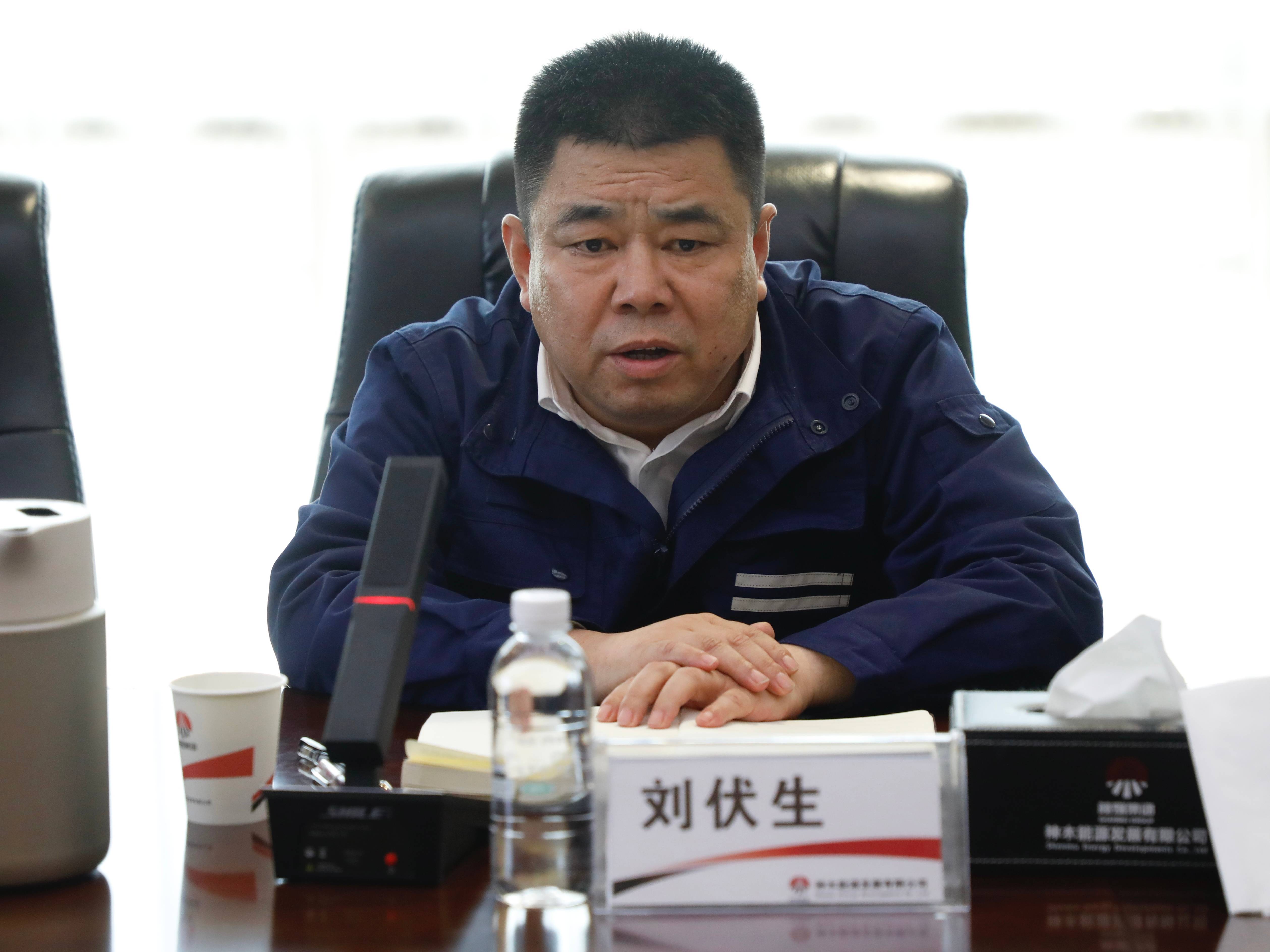 谋划会刘总(1)压缩.jpg